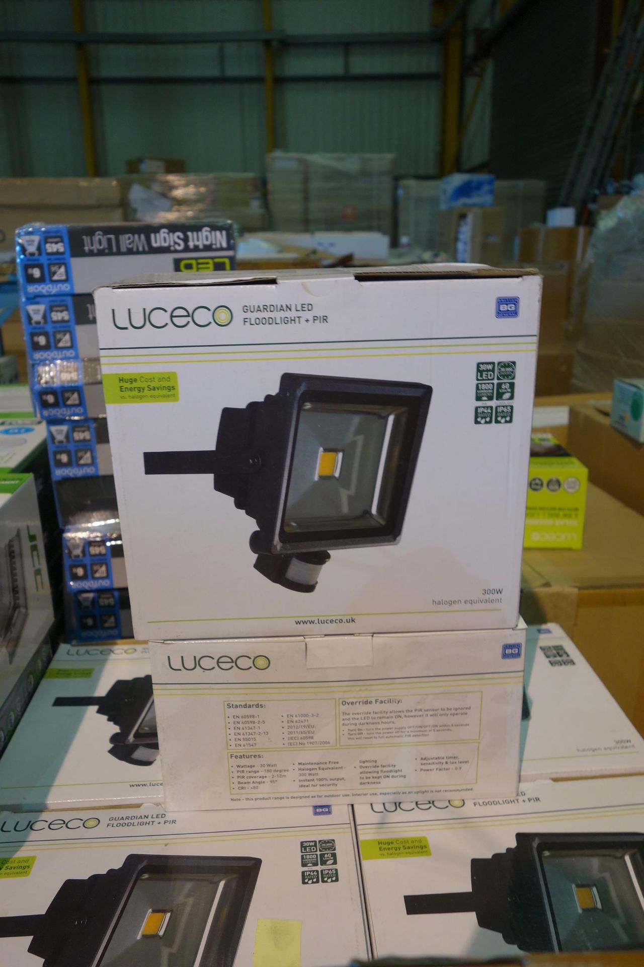 5 X Luceco LDFP30W-01 30W LED Floodlight 1800 Lumens With PIR Pre-Wired + 1M H05RN-F Cable Black