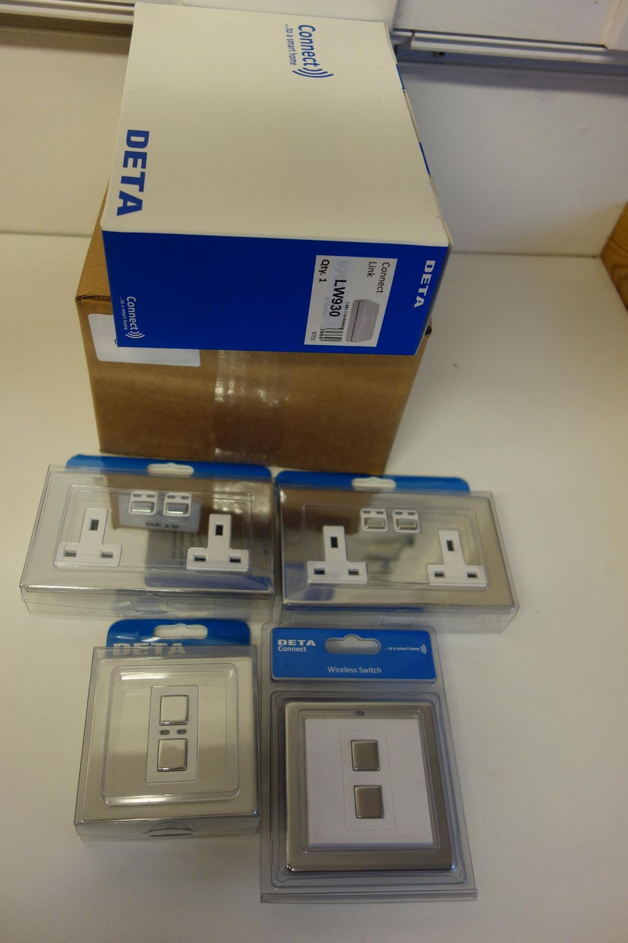 2 X Deta CONPROSCW Connect To Smart Home 1 X Connect Link Hub 2 X 2G 13A DP Switched Socket 1 X 1G