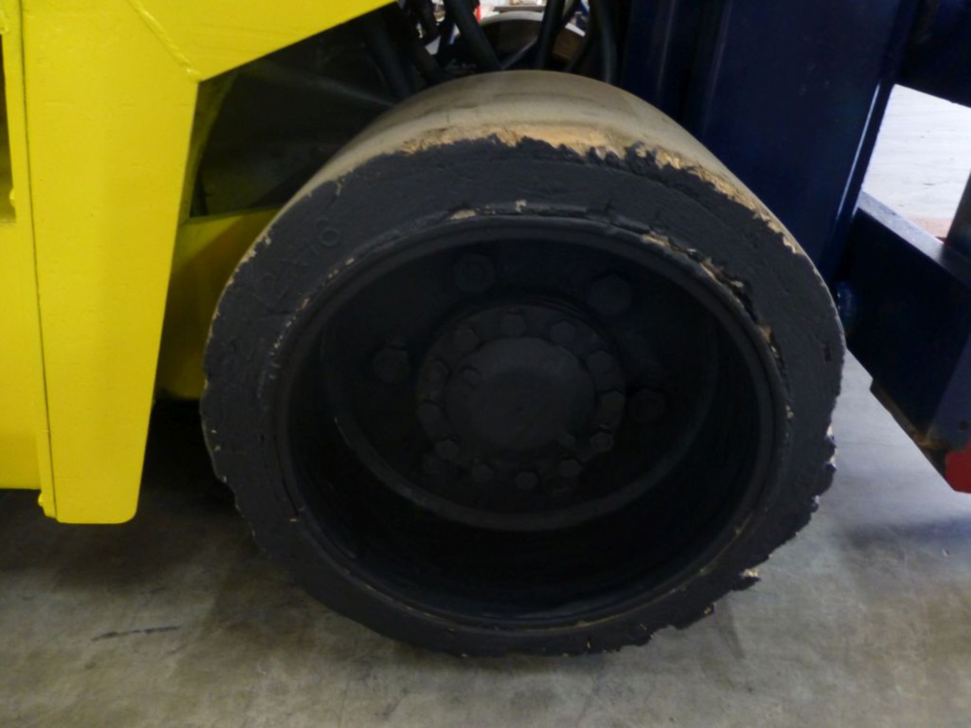 Komatsu Solid Tire Propane Forklift; Capacity: 8,830 lbs; Max Lift Height: 185":Model No. FG-45ST-6; - Image 15 of 19