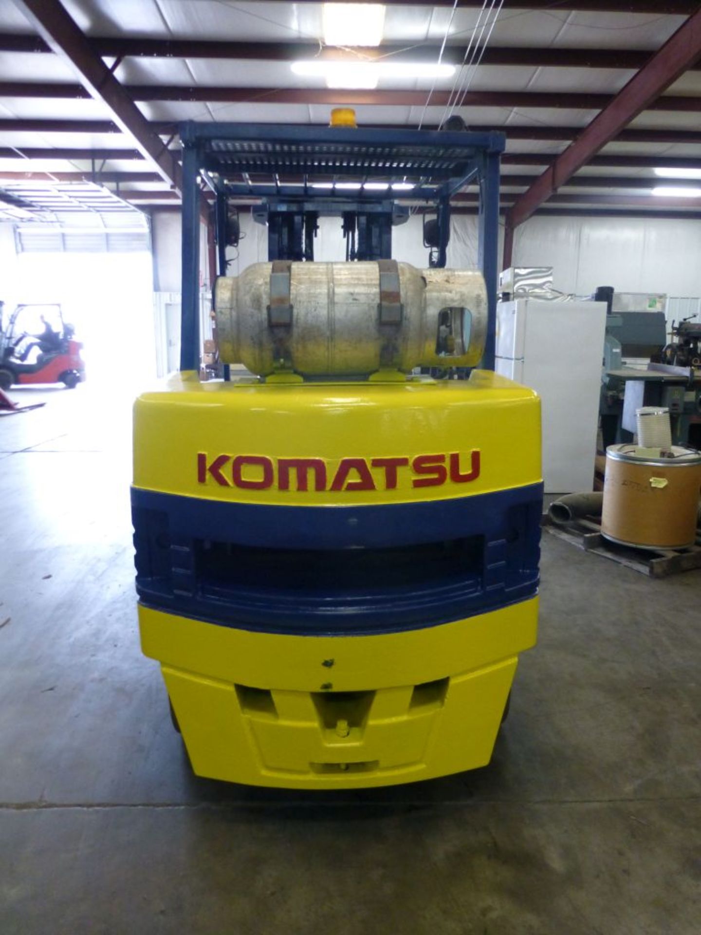Komatsu Solid Tire Propane Forklift; Capacity: 8,830 lbs; Max Lift Height: 185":Model No. FG-45ST-6; - Image 6 of 19