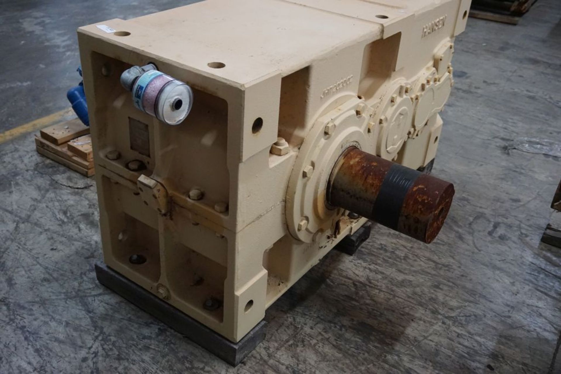 Hansen Gearbox|Type: RDH31-AN; SF: 2.2; 670 HP; Ratio: 26.18; RPM: 1780/67.2|Lot Loading Fee: $5.00 - Image 6 of 8