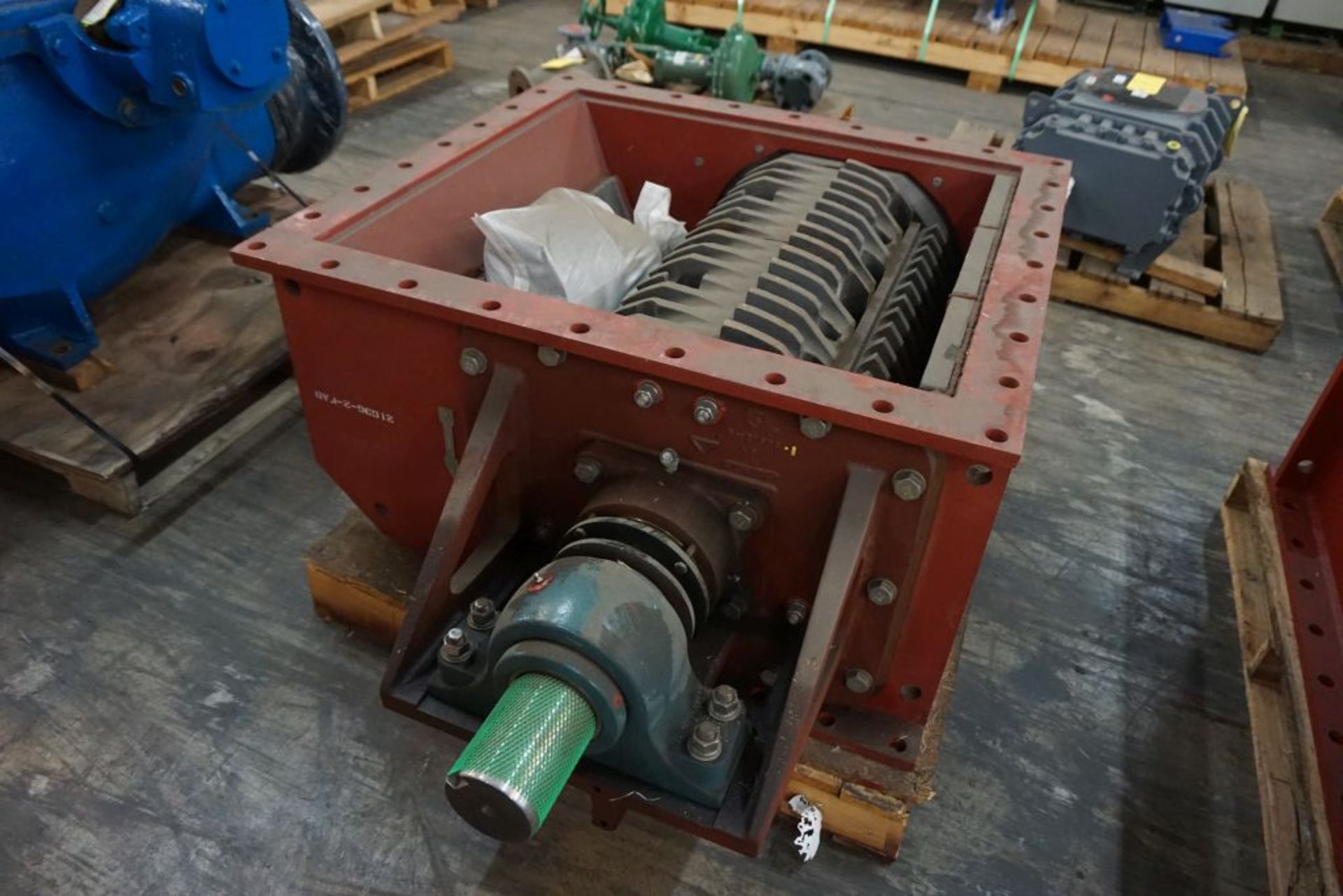 United Conveyor Corporation Crusher|Product No. 2103-123-040 20; Crusher: 33"|Lot Loading Fee: $5.00 - Image 4 of 8