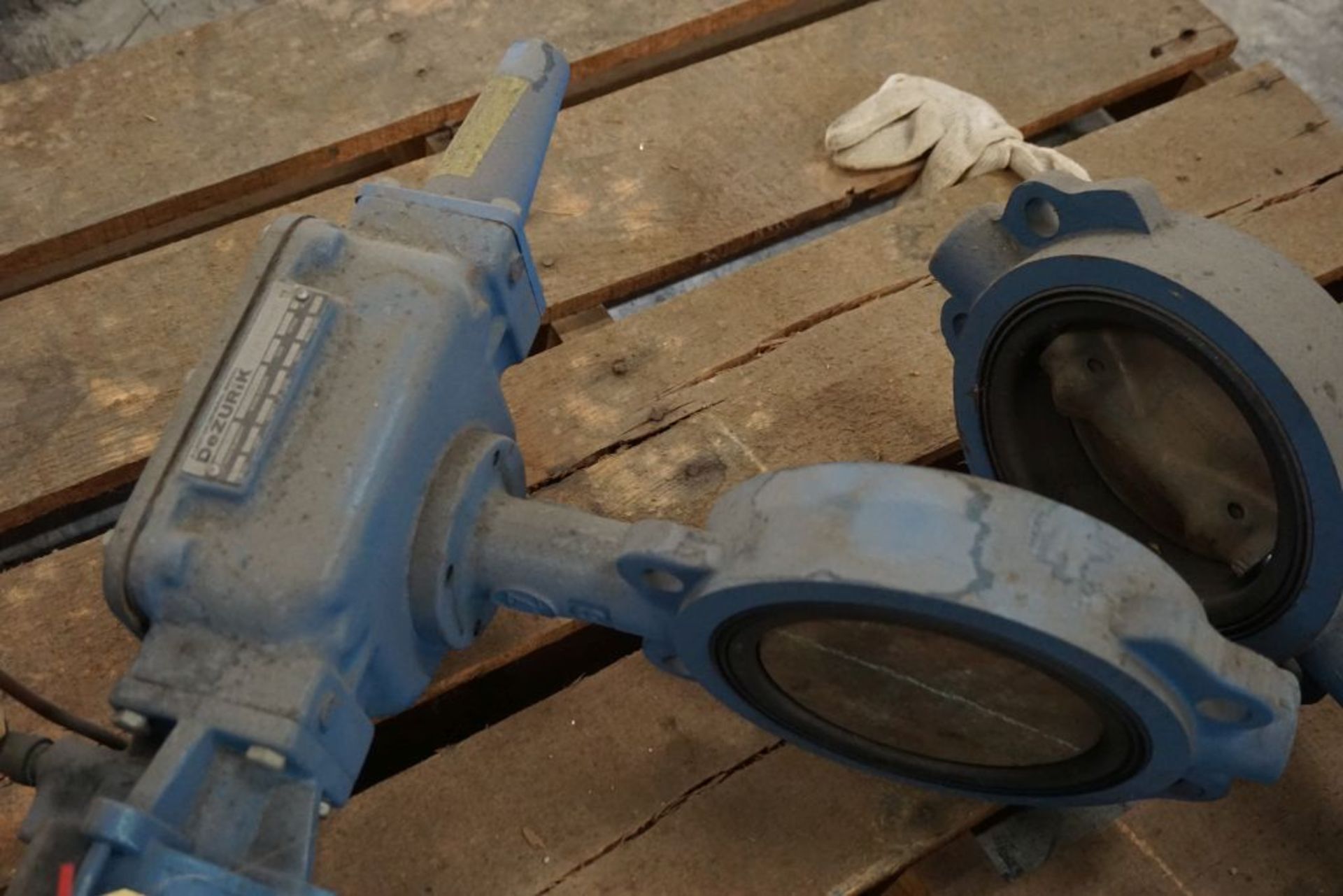Lot of (2) 6" Butterfly Valves w/DeZurik Actuators|Lot Loading Fee: $5.00 - Image 8 of 9