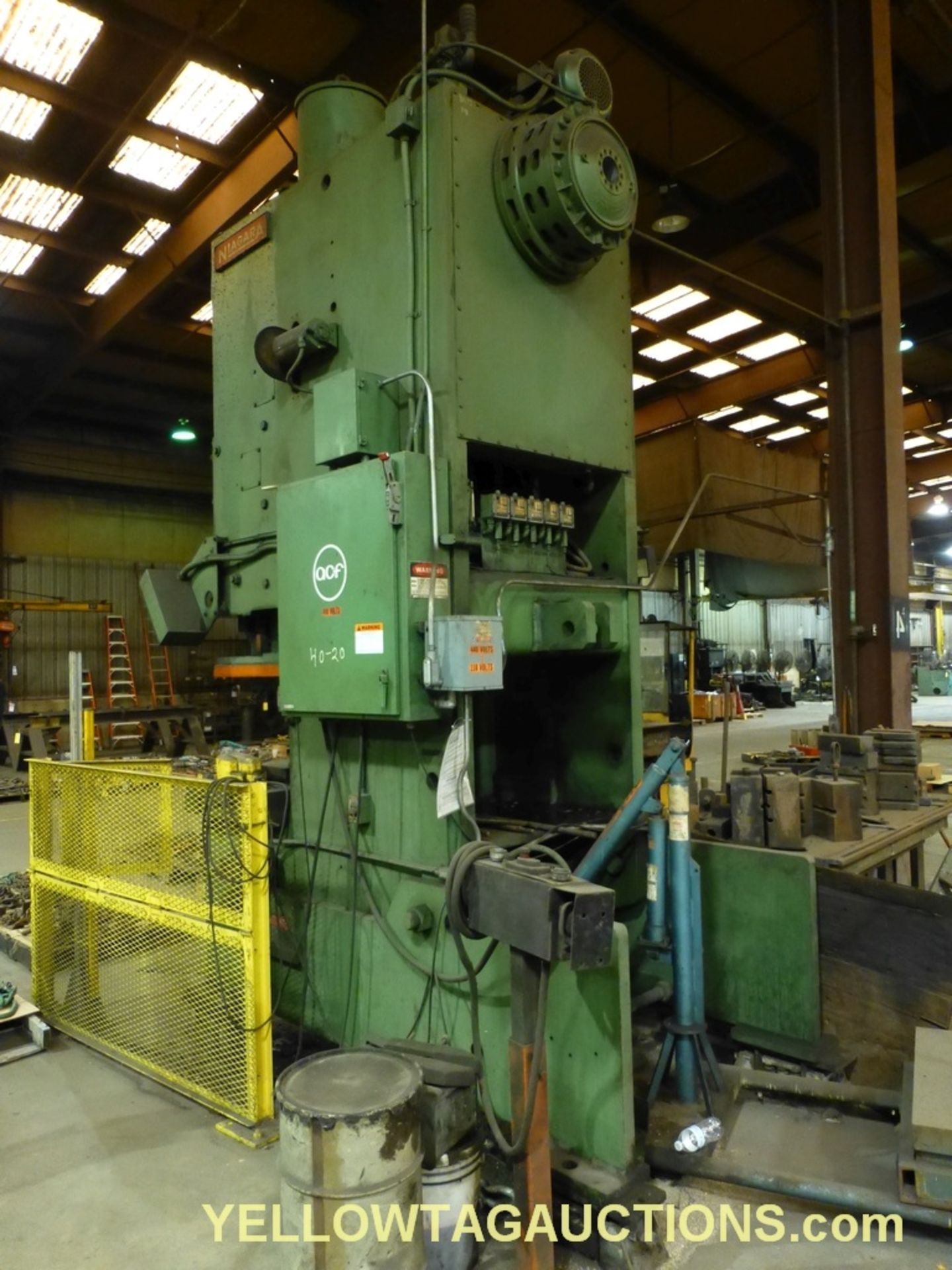 Farr Niagara E-150 150 Ton OBI Press | 2-1/2 Stroke; 22-1/4 Shut Height 6" Adjustment; 550 x 30 Bed; - Image 4 of 16