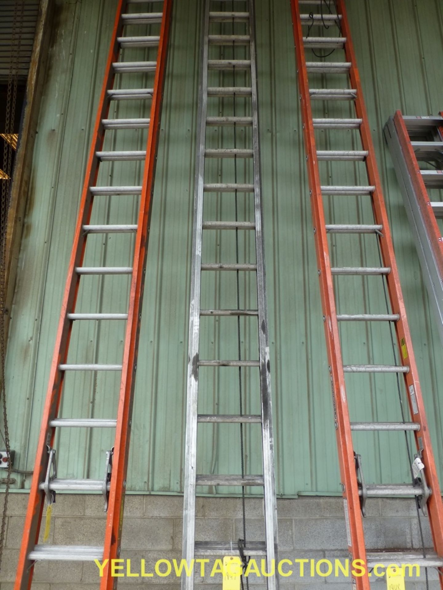 Louisville 40' Ladder | Model No. AE2240