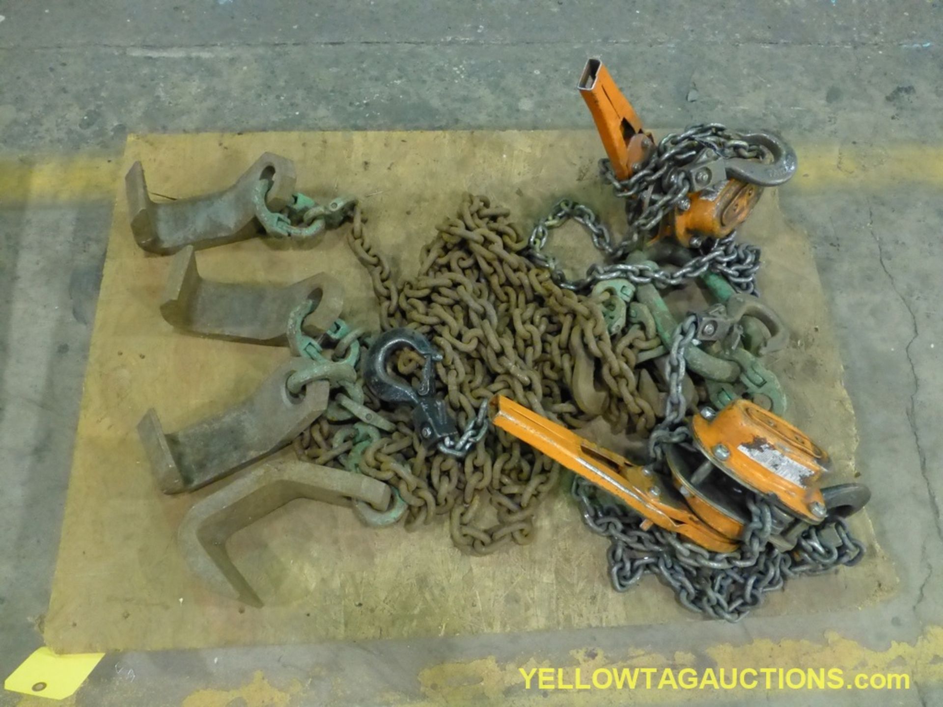 Lot of Chain Hoist and Lifting Chains