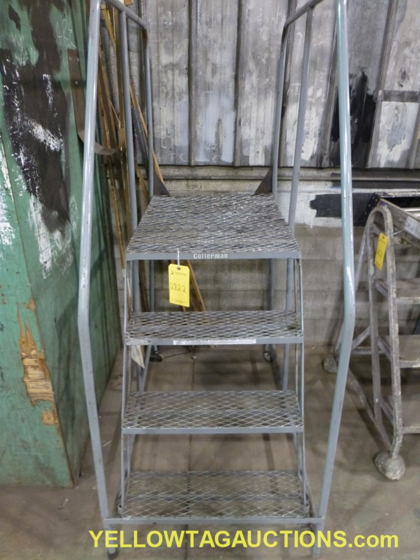 Cotterman 4' Step Ladder | 450 lb Capacity - Image 2 of 5
