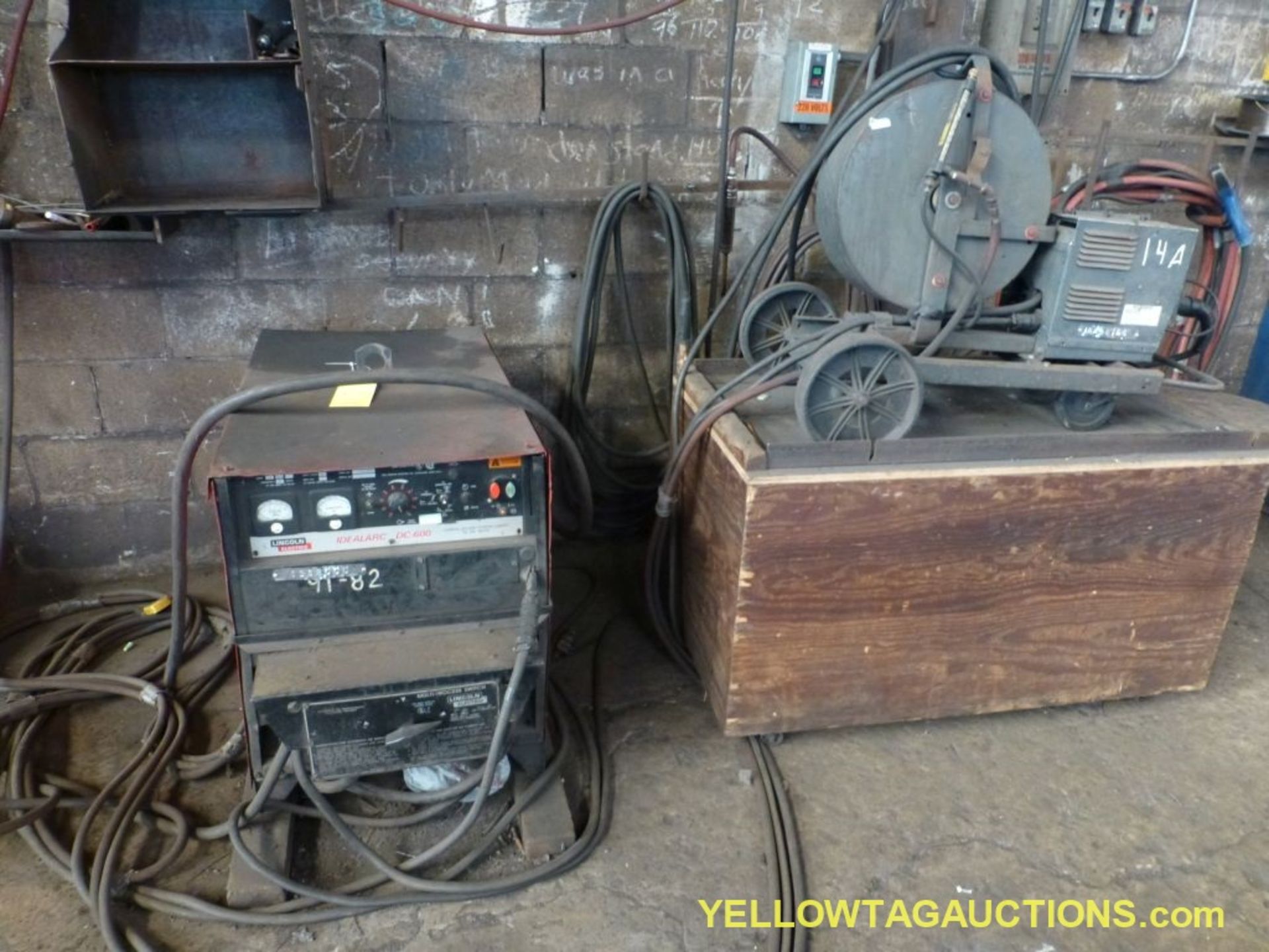 Lot of (2) Lincoln Components | (1) Lincoln Electric Ideal Arc 600 DC-600 Welder w/Multiprocess Swit