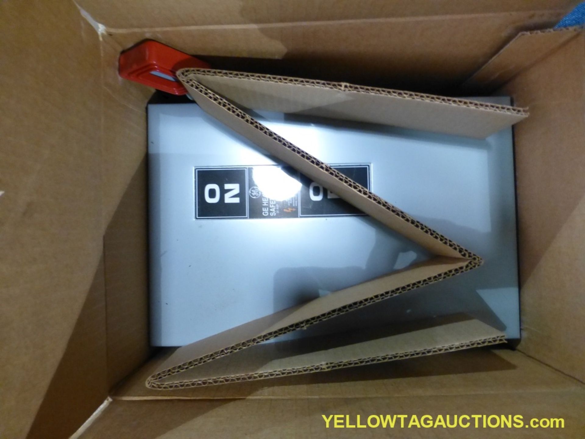 Lot of (4) Assorted Electrical Components | (3) GE Heavy Duty Safety Switches | Cat No. TH3361, Mode - Image 2 of 4