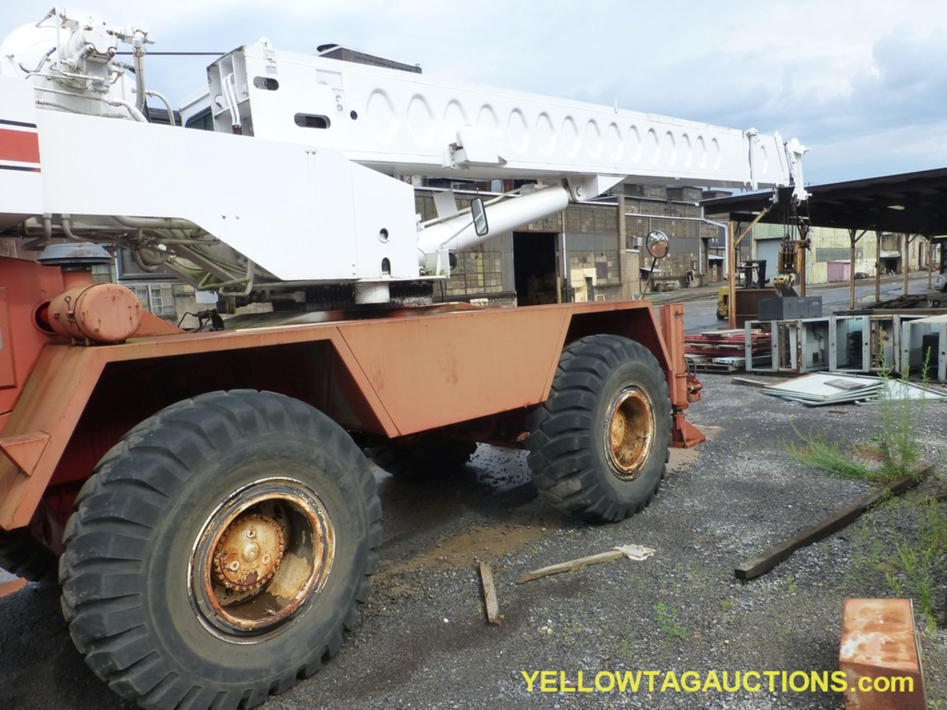 Link Belt HSP-8028S 50,000 lb Crane | Carrier Mounted Hydraulic Crane; Serial No. 471-925; 17' Outri - Image 4 of 29