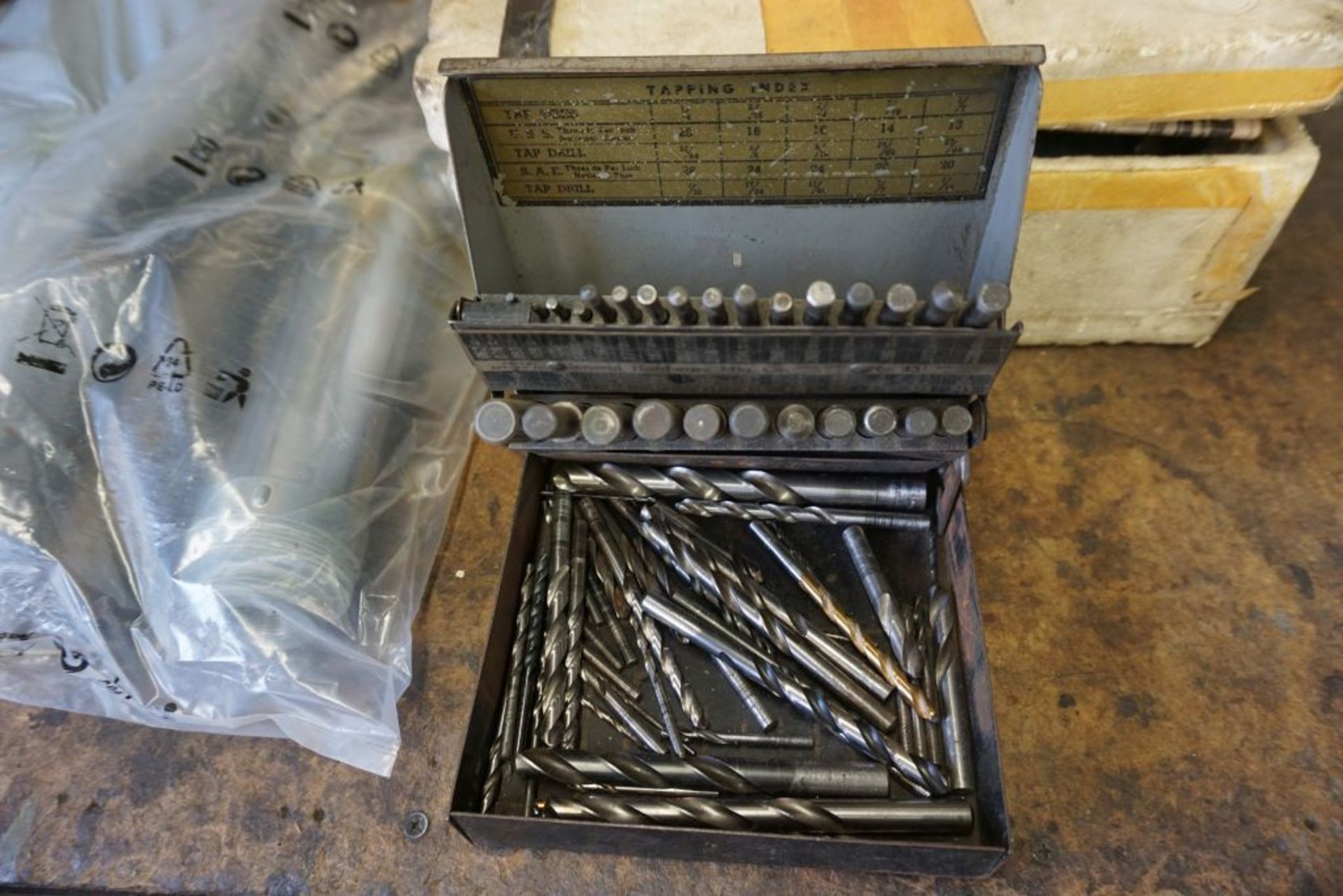 Contents of Table|Includes:; Oilers; Leather Mallets|Lot Tag: 835 - Image 3 of 15