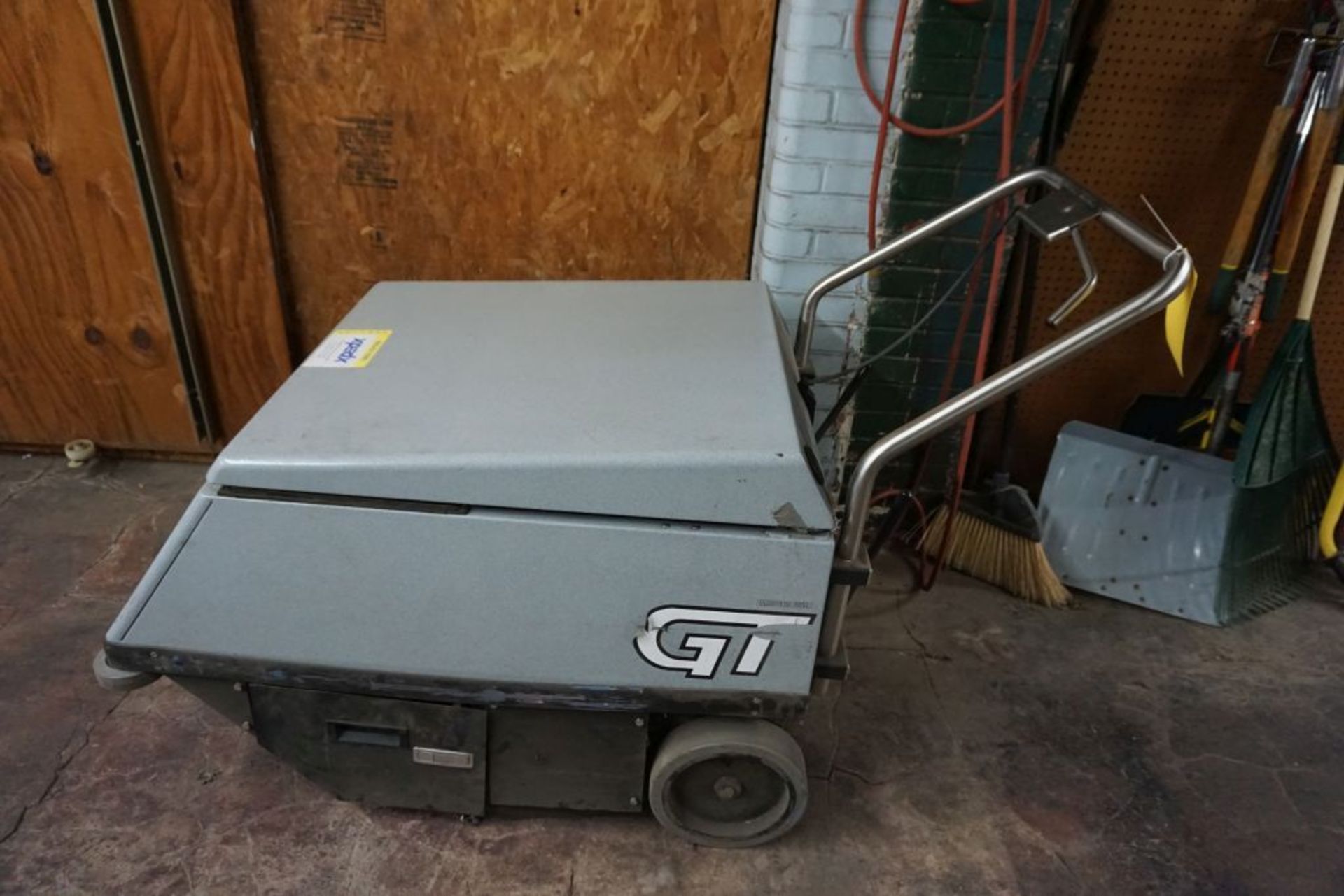 Tomcat GT Floor Sweeper|Lot Tag: 1046