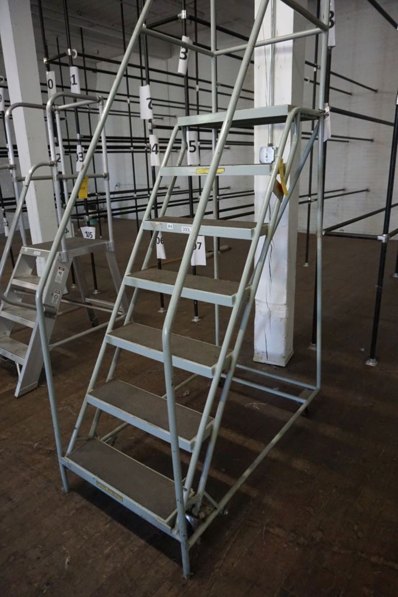 Portable Stairs|72" Platform Height|Lot Tag: 1051 - Image 2 of 3