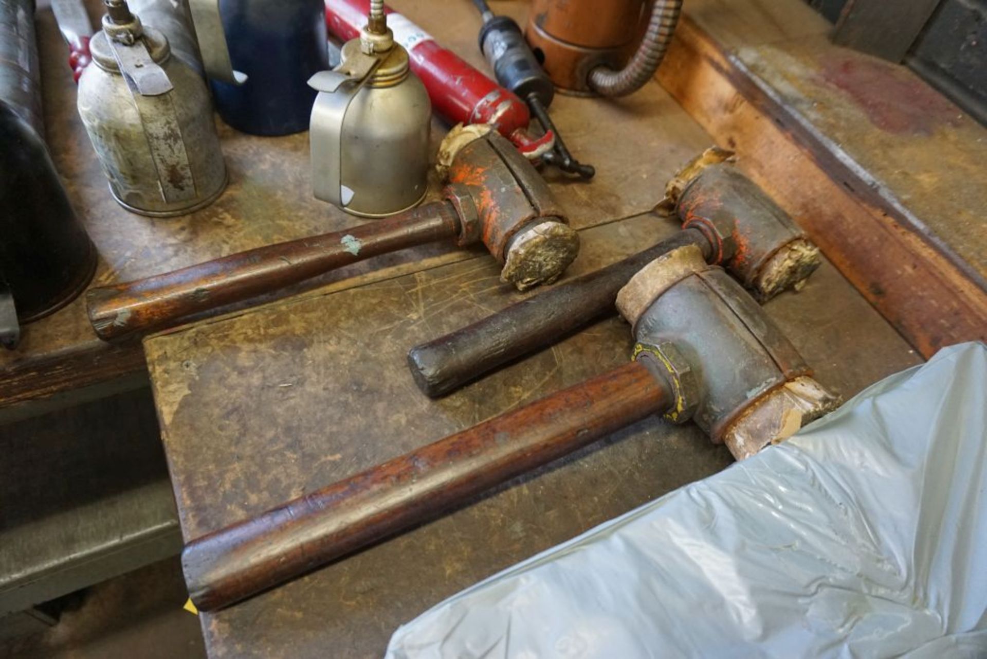 Contents of Table|Includes:; Oilers; Leather Mallets|Lot Tag: 835 - Image 7 of 15