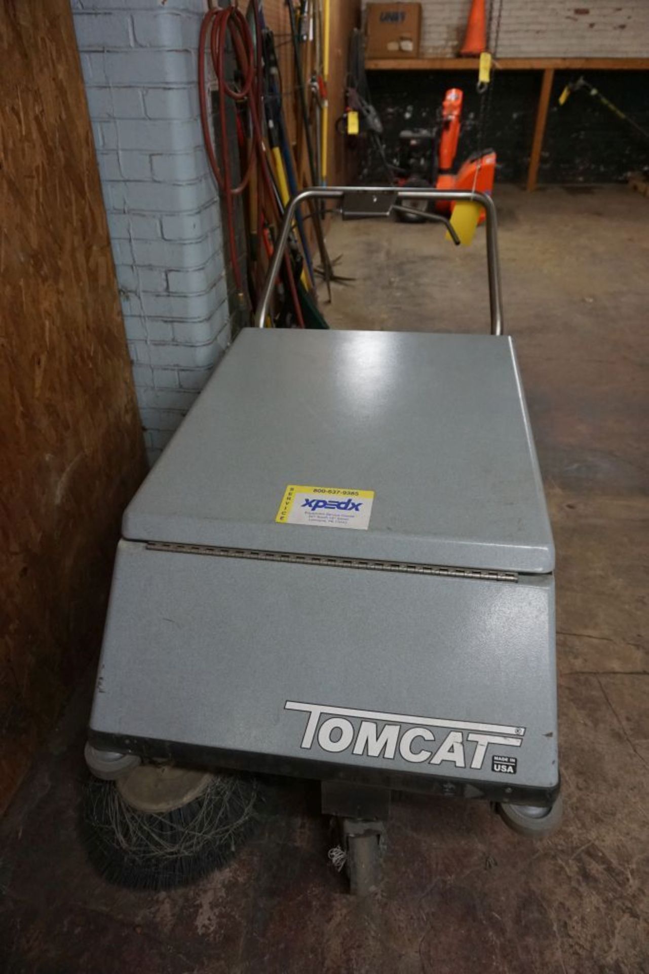 Tomcat GT Floor Sweeper|Lot Tag: 1046 - Image 3 of 5