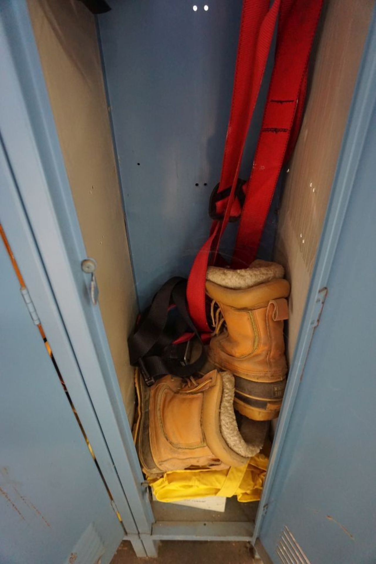 Lot of Lockers with Contents|Lot Tag: 721 - Image 4 of 11