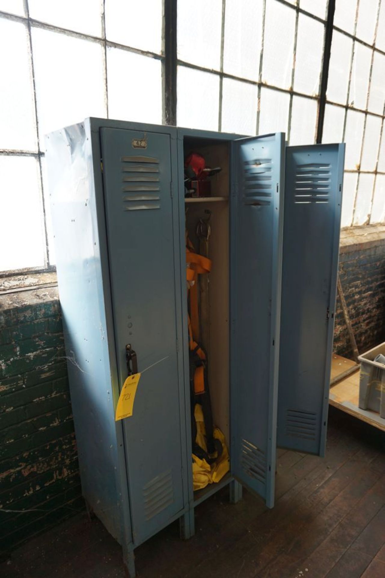 Lot of Lockers with Contents|Lot Tag: 721 - Image 2 of 11