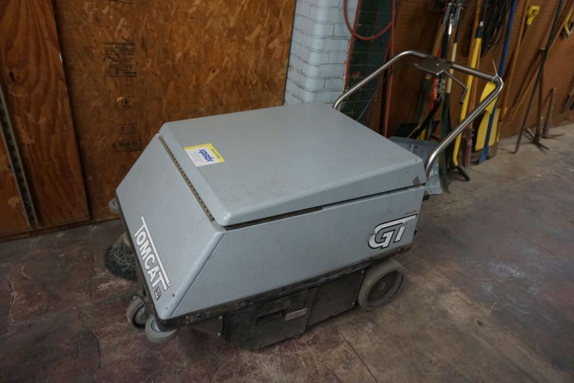 Tomcat GT Floor Sweeper|Lot Tag: 1046 - Image 2 of 5