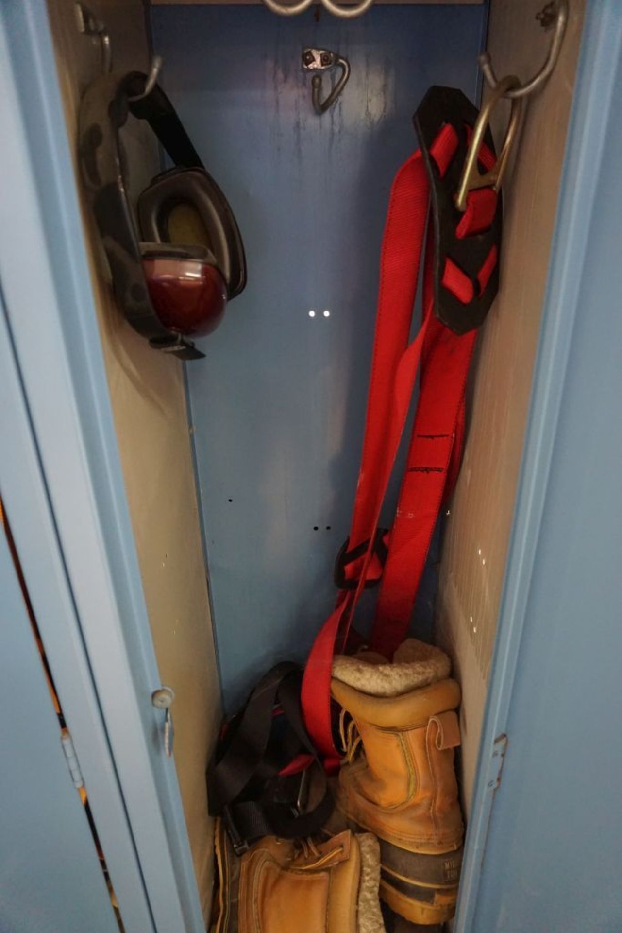 Lot of Lockers with Contents|Lot Tag: 721 - Image 5 of 11