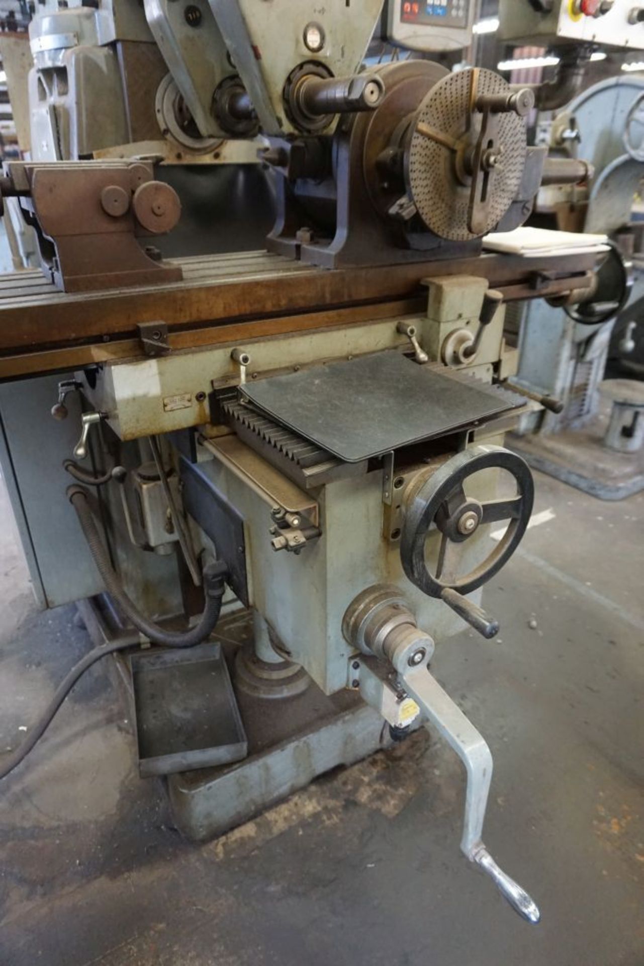 Sharp Horizontal Mill w/Vertical Head|Model No. VH25; 10" x 56" Table; Newall DRC; Dividing Head; - Image 16 of 26