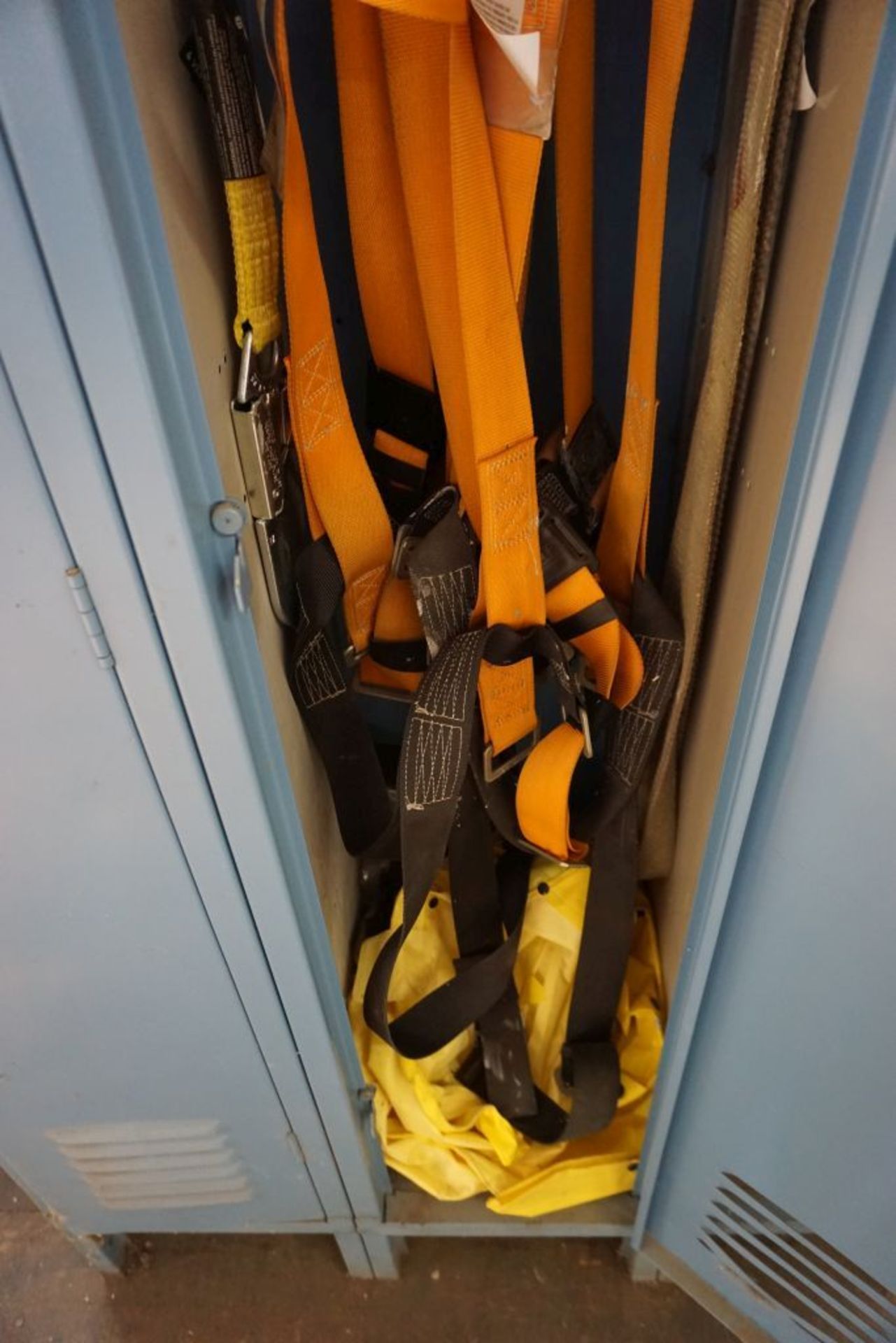 Lot of Lockers with Contents|Lot Tag: 721 - Image 6 of 11