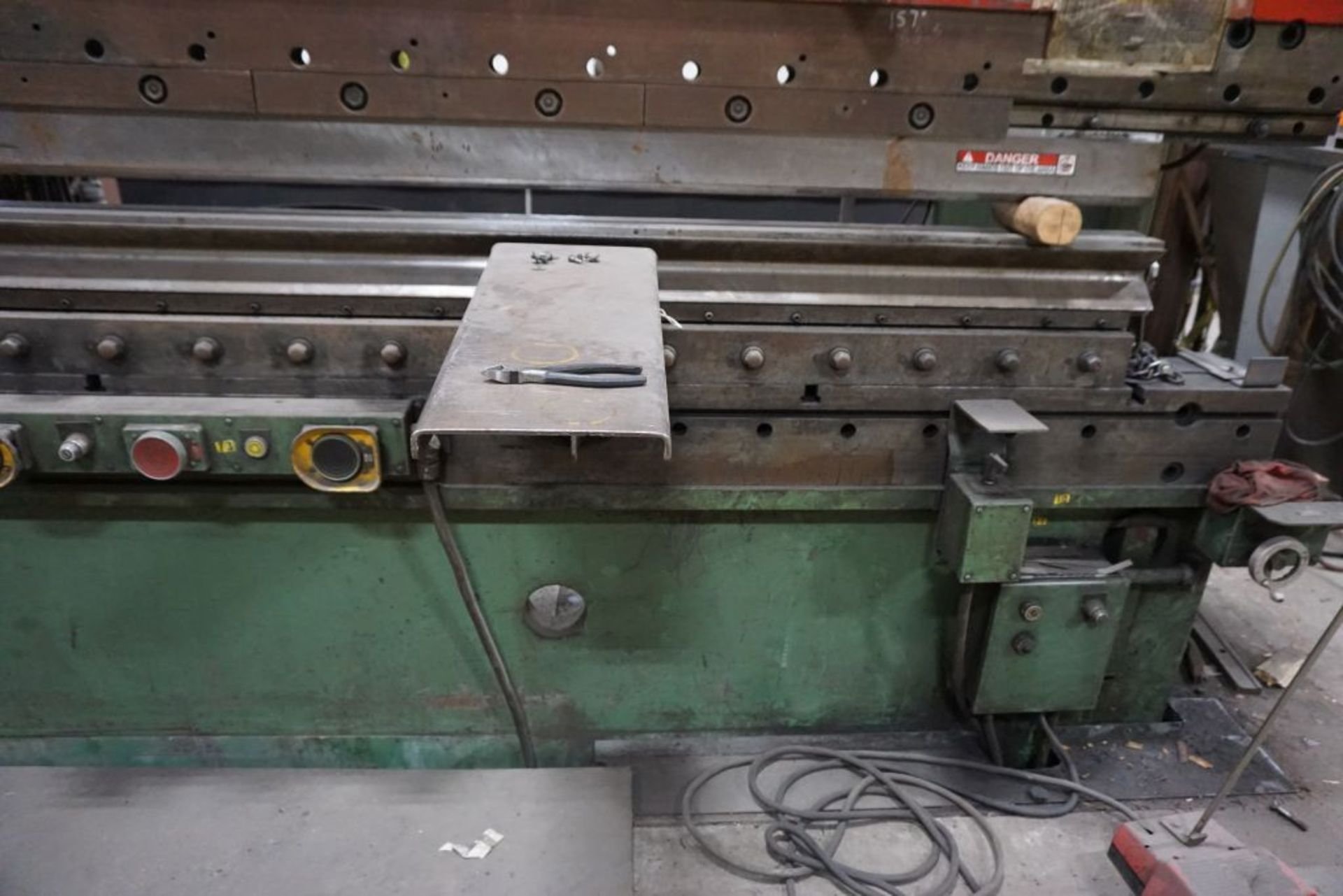 Cincinnati H Series Hydraulic Press Brake w/Autobend 7 Interface|Serial No. 40740; 300 Ton x 12'; - Image 24 of 37