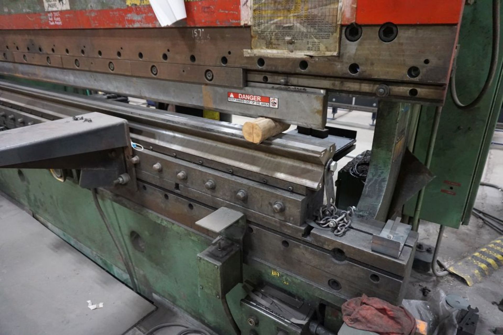 Cincinnati H Series Hydraulic Press Brake w/Autobend 7 Interface|Serial No. 40740; 300 Ton x 12'; - Bild 23 aus 37