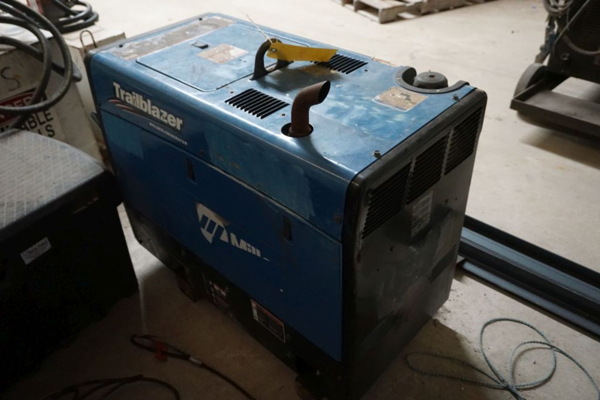 Miler Trailblazer 325EFI Gas Powered Welder/Generator|325A Weld; 12 KW Generator; 115/240V; - Bild 3 aus 7