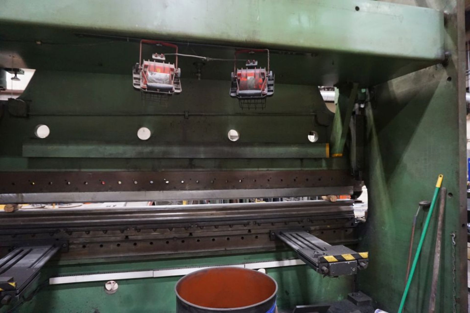 Cincinnati H Series Hydraulic Press Brake w/Autobend 7 Interface|Serial No. 40740; 300 Ton x 12'; - Image 14 of 37