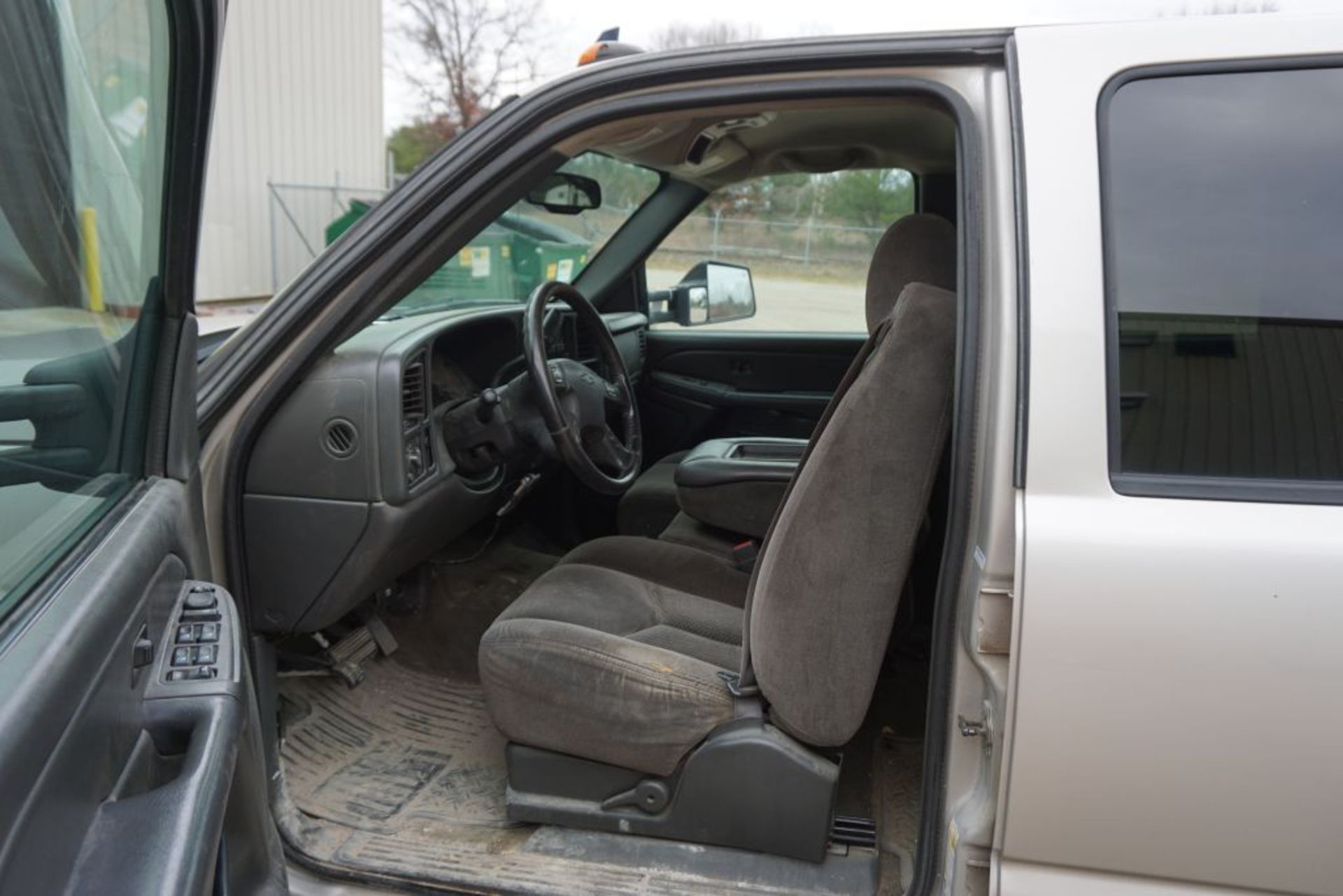 2007 Chevy Silverado 3500 2 WD Pickup Truck|VIN: 1GCJC33D57F159034; Approx. 320,450 Miles; Crew Cab; - Image 16 of 30