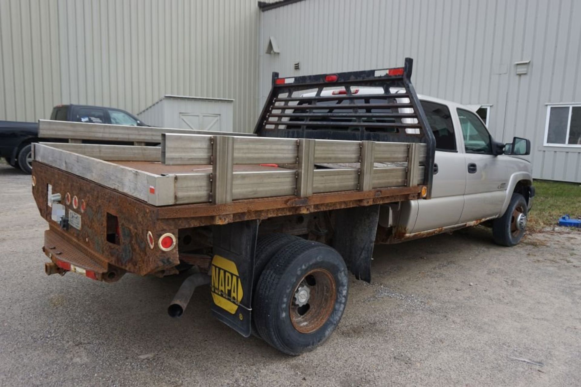 2007 Chevy Silverado 3500 2 WD Pickup Truck|VIN: 1GCJC33D57F159034; Approx. 320,450 Miles; Crew Cab; - Image 6 of 30