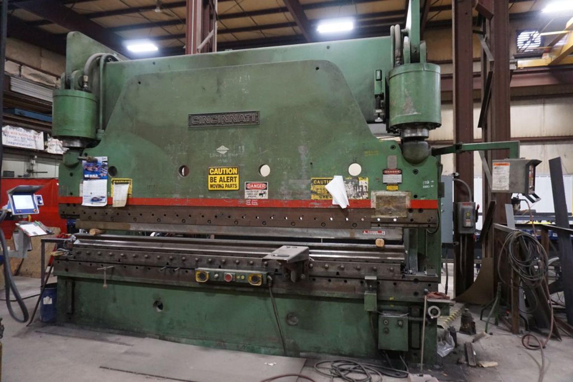 Cincinnati H Series Hydraulic Press Brake w/Autobend 7 Interface|Serial No. 40740; 300 Ton x 12';