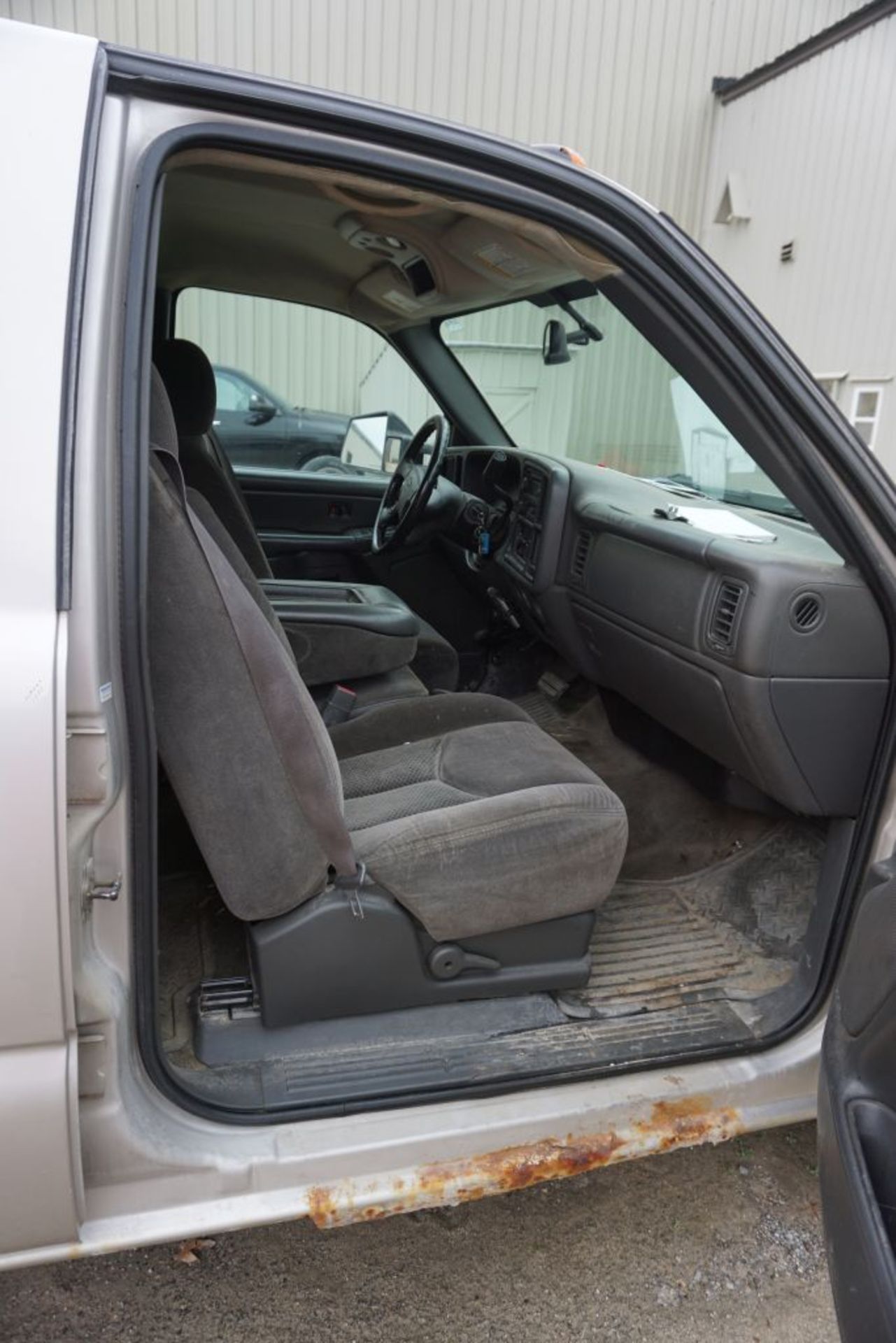 2007 Chevy Silverado 3500 2 WD Pickup Truck|VIN: 1GCJC33D57F159034; Approx. 320,450 Miles; Crew Cab; - Image 23 of 30