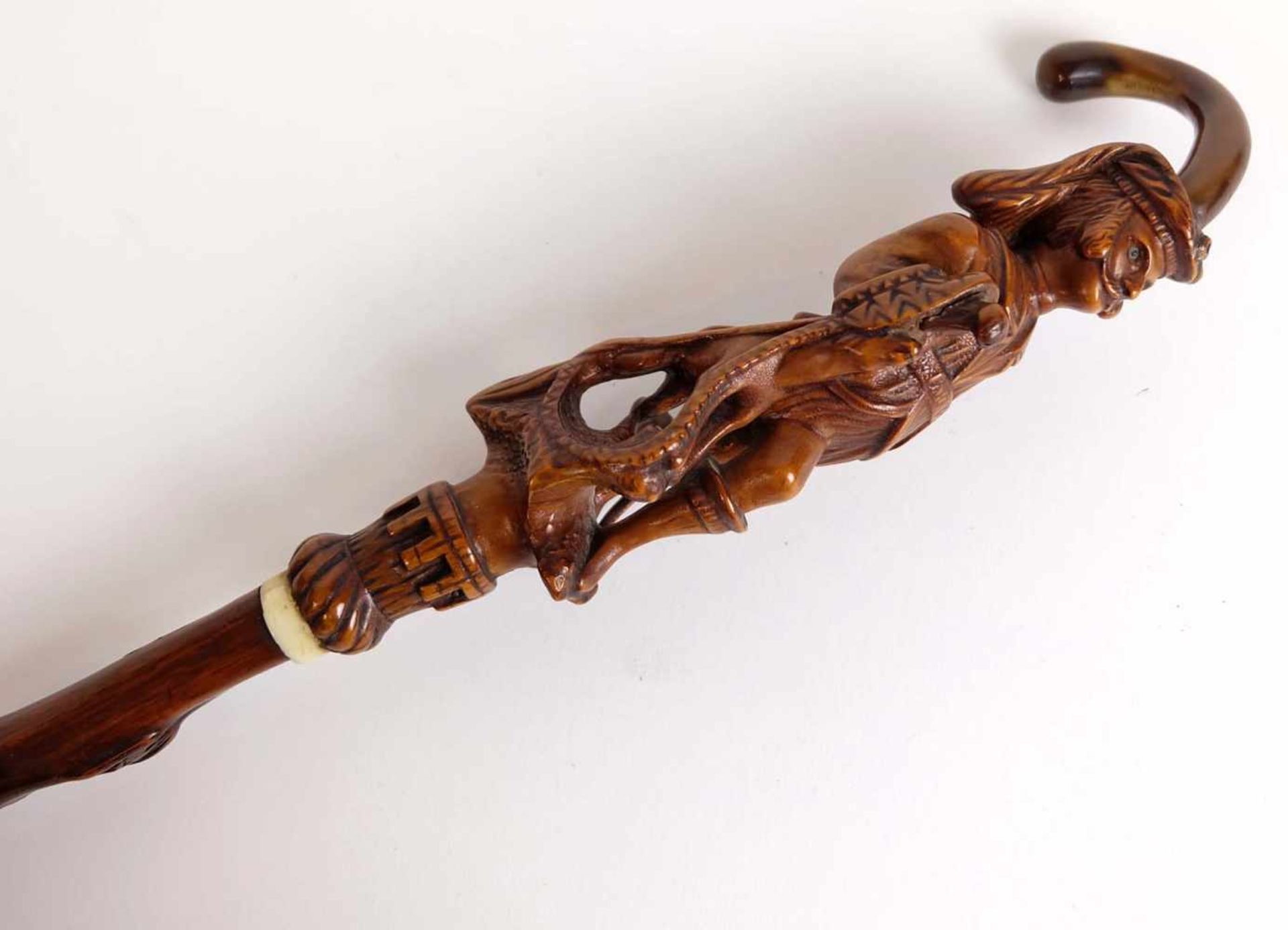FLANIERSTOCK, wohl England, Viktorianische Epoche, vollplastische Marotte aus Buchsbaum, Jäger mit