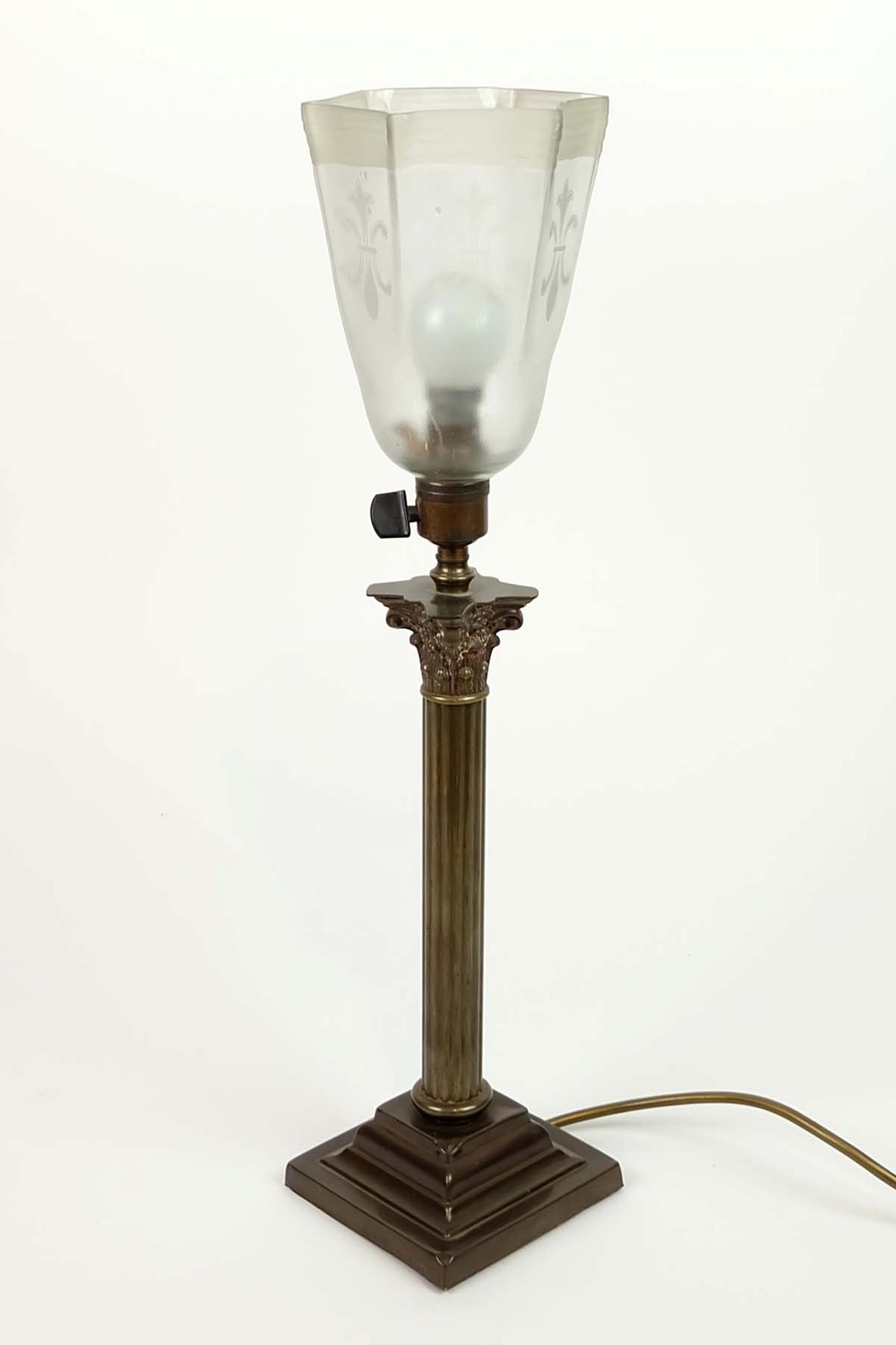 TISCHLAMPE, England, Anfang 20.Jh., Hersteller Leet B. Co., Messingfuß, Gußeisen gewichtet,