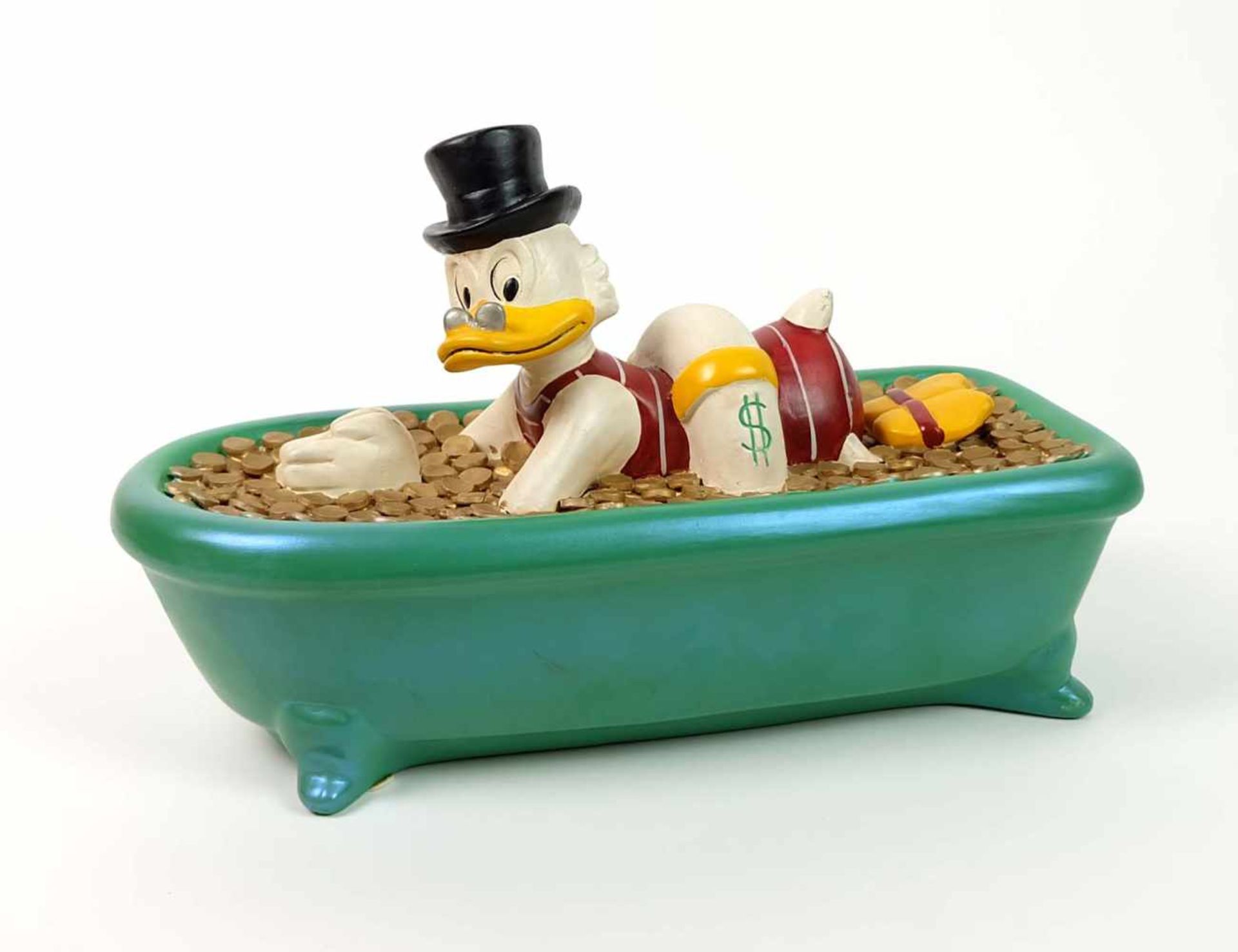 FIGUR, Disney Company/ Demons & Merveilles, Dagobert Duck in Geldbadewanne schwimmend, Keramik,