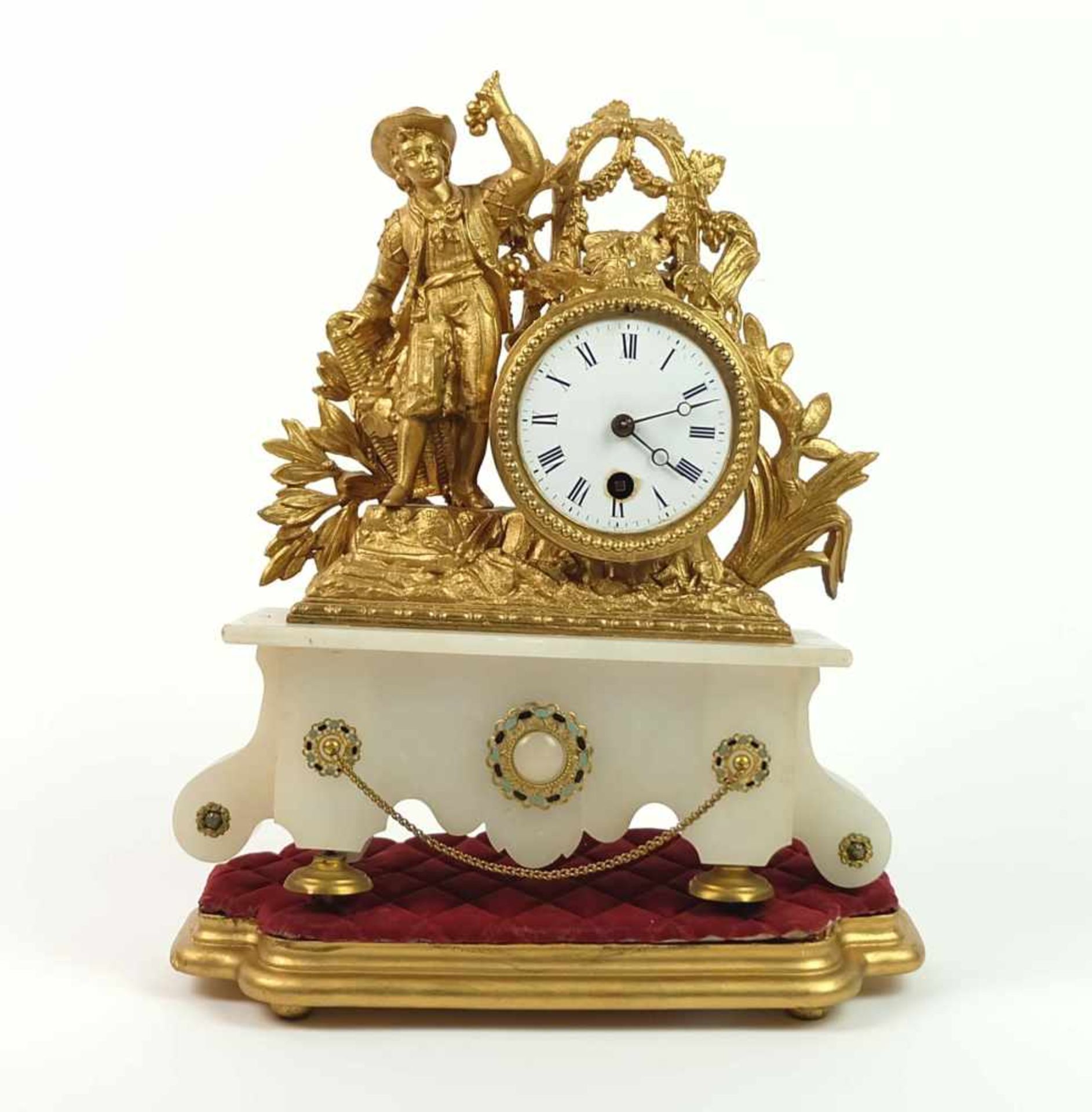 PENDULE, Frankreich, 19. Jh., Alabastergehäuse (besch), figurale Zinkgussbekrönung mit Uhrwerk,