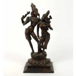 STATUE, Indien, Shiva und Parvati auf stilisiertem Lotussockel bzw rechteckigem Podest, Bronze,