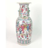 BODENVASE, China, um 1900, Famille Rose, Porzellan, Balusterfom, polychrome Emaillemalerei, in der