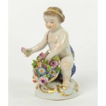 FIGUR, Königl. Porzellanmanuf. Meissen, bis 1924, Putto auf rocailliertem Sockel sitzend, Korb mit