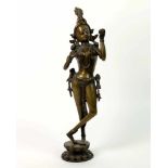 STATUE, Indien, Stehende Parvati auf stilisiertem Lotussockel, Bronze, teilpatiniert bzw poliert,