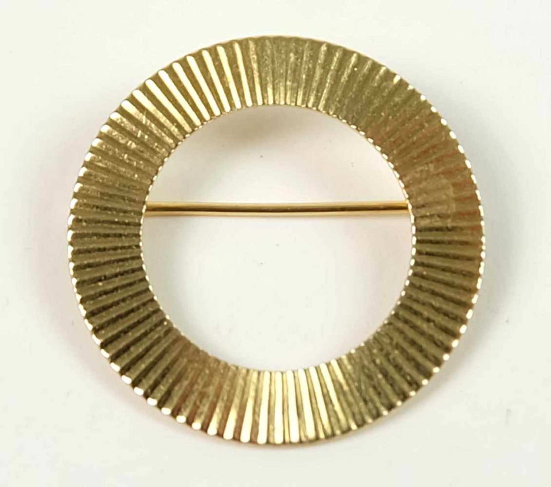 KRANZBROSCHE, radial gerillt, ca. 2,65g 585er-Gold, MZ, Beschau, Dm 2,7 cm