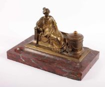 FIGURALER SCHREIBTISCHAUFSATZ, mit Tintenfass und Stiftablage, Bronze, antikisierende