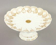 TAZZA, zweiteilig und verschraubt, Goldstaffage (stark ber.), H 12, Dm 25,5, MEISSEN, nach 1860