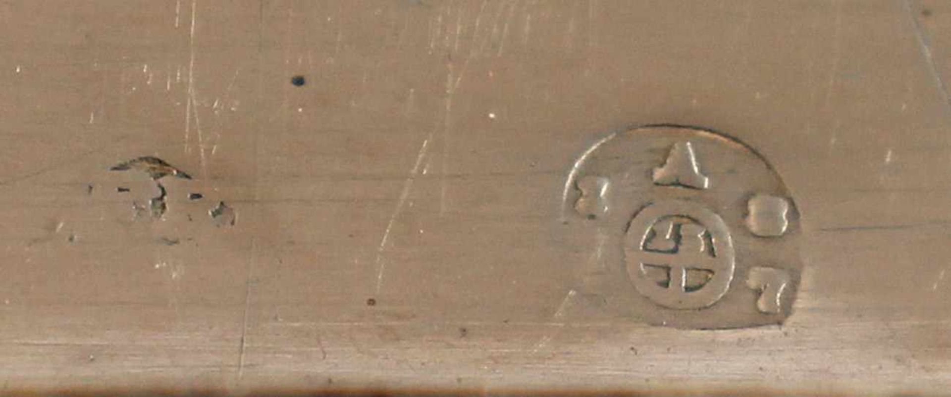 WIENER ZUCKERDOSE, 13lötig, auf dem scharnierten Deckel graviertes Wappen derer von Behr Stamm - Image 3 of 3