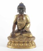 BUDDHA SHAKYAMUNI, Bronze, teilweise feuervergoldet, auf einem doppelten Lotosthron sitzend,