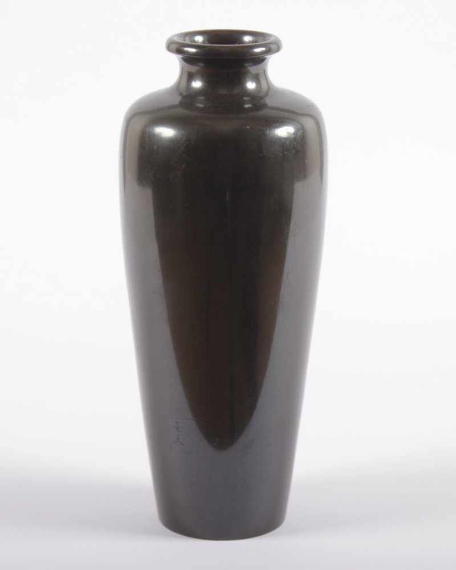 VASE, Bronze, braun patiniert, in Buntmetalleinlage Hahn, Henne und zwei Küken unter Bambus, H 19, - Image 2 of 3