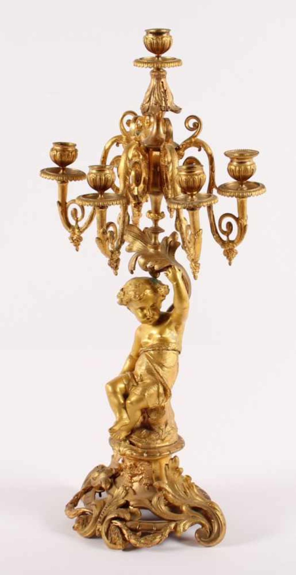 FIGURALE PRUNKGIRANDOLE, sechsflammig, Bronze, vergoldet, Putto auf Sockel mit plastischem - Image 2 of 4