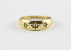 DAMENRING, 750/ooo Gelbgold, kleine Sterne, Diamanten, RG 55, 3,8g, ENGLAND, um 1900