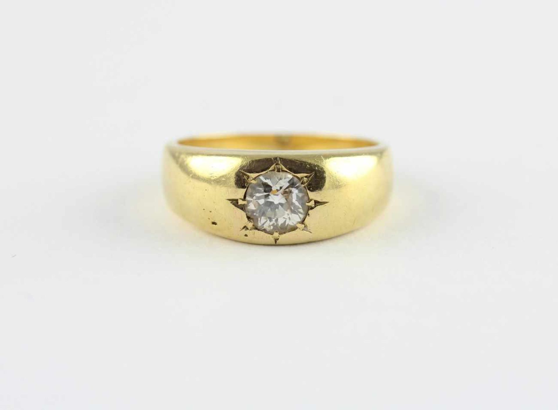 DAMENRING, 585/ooo Gelbgold, besetzt mit einem Altschliffdiamanten von ca. 0,50 ct., RG 54, 7,0g,